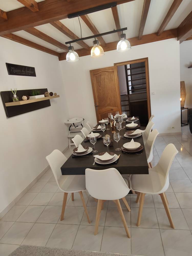 Salle à manger avec table